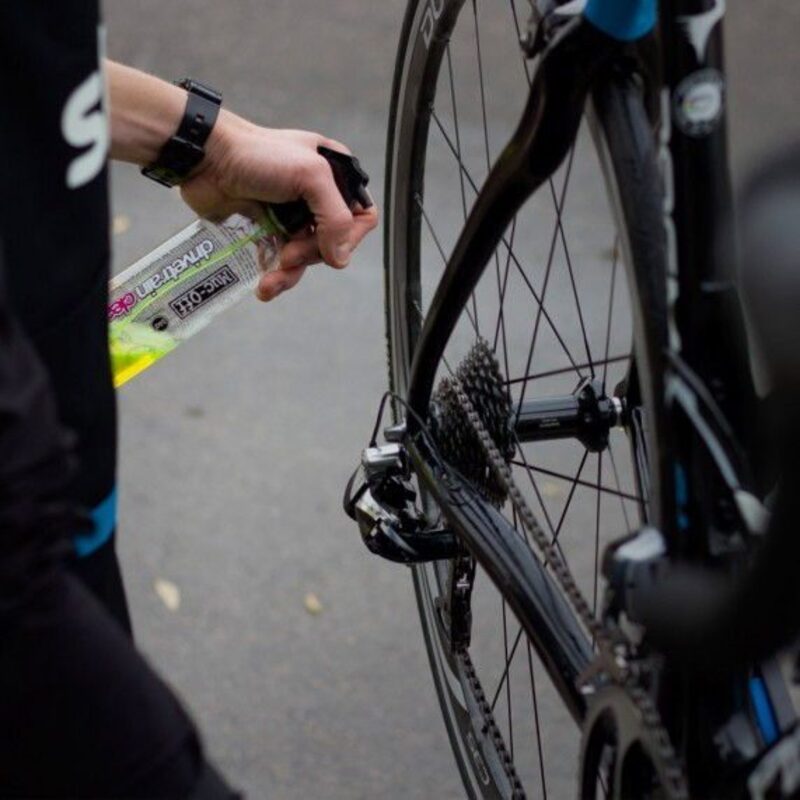 Nettoyant pour Chaîne de Vélo avec Brosses Rotatives Muc-Off