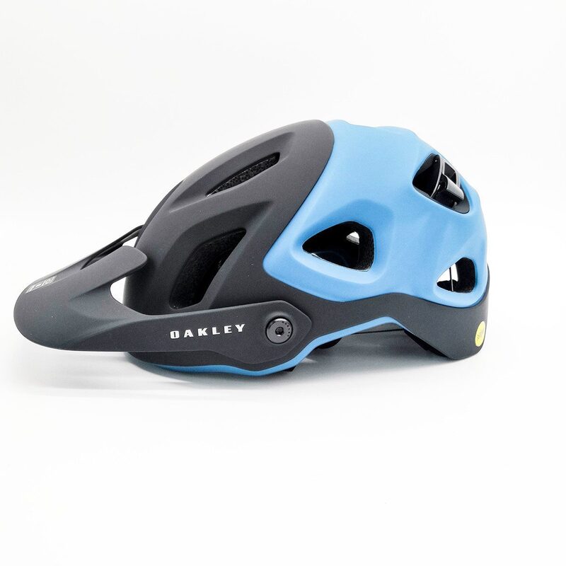 Casque VTT Oakley DRT5 Mips Europe 2023 serrage occipital BOA