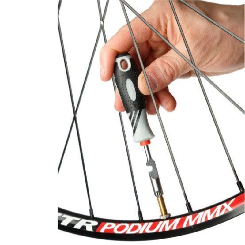 Test du démonte pneus VAR RP-42500 - Matos vélo, actualités vélo