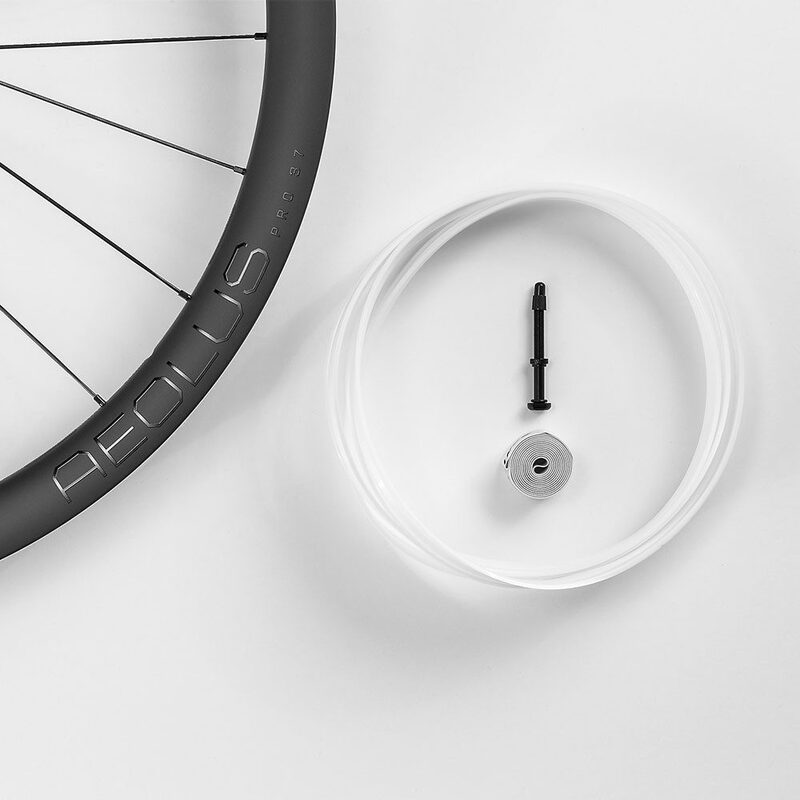 Roues vélo route carbone Bontrager Aeolus pro 37 TLR