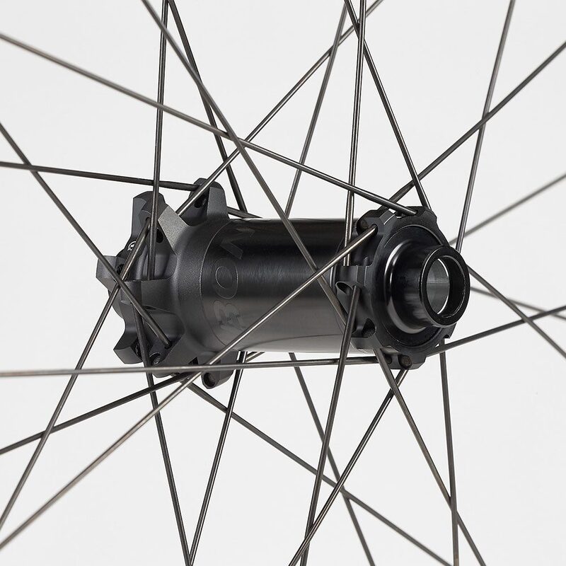 29 inch Bontrager Line Pro 30 TLR Boost mountainbike voorwiel