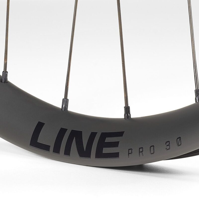 Roue avant VTT 27.5 pouces Bontrager Line Pro 30 TLR Boost