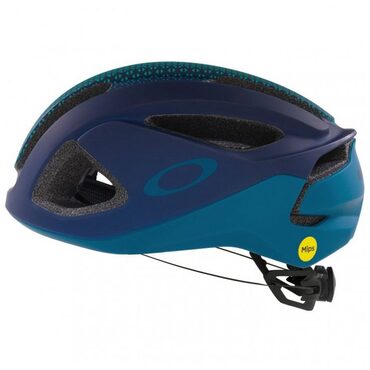 Oakley Aro 3 Mips racefietshelm