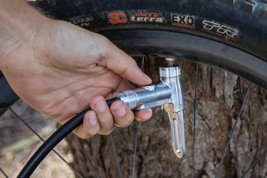 Generic Pompe à main professionnel, Pompe à pied, pour pneus de vélo,  ballon - Prix pas cher