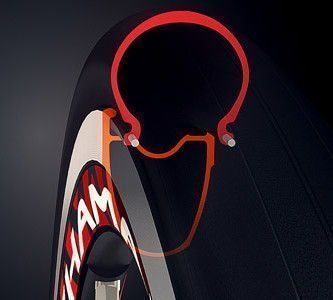 Vue transversale d’un pneu vélo route tubeless