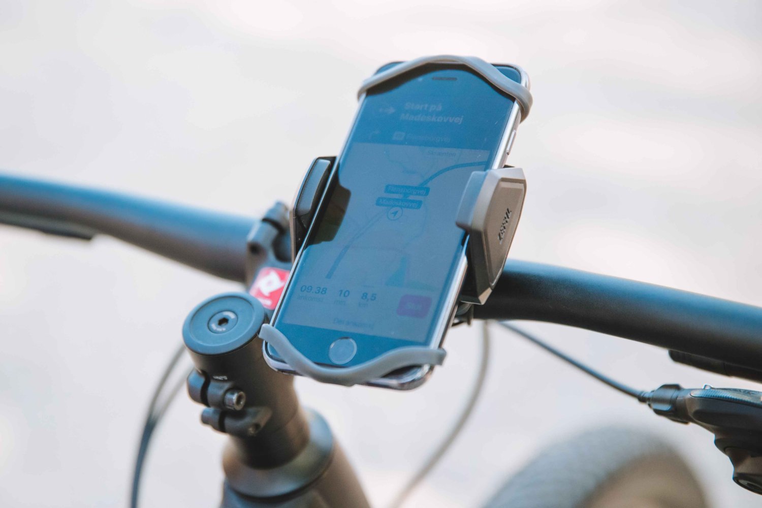Support arrière de téléphone à adhésif solide pour vélo, montage