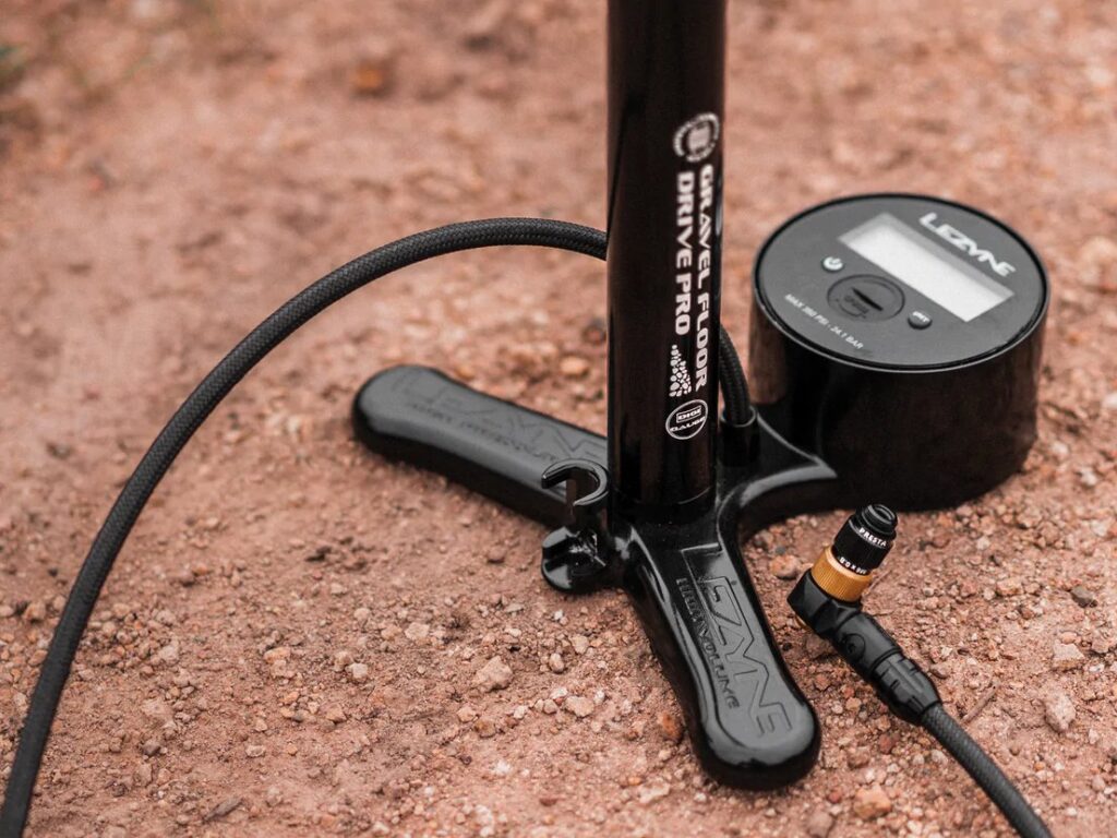 Quelles sont les meilleures pompes pour gonfler rapidement un pneu vélo