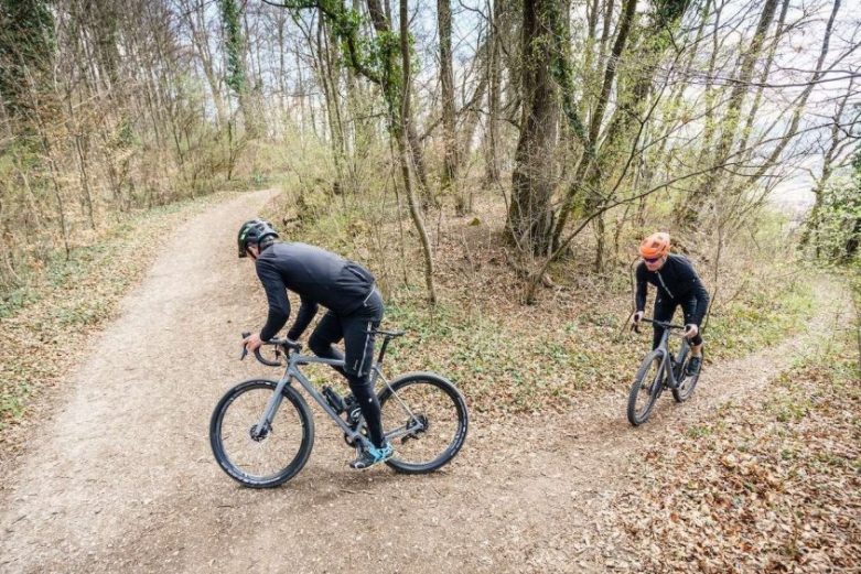 Comment s’équiper pour le vélo gravel ?